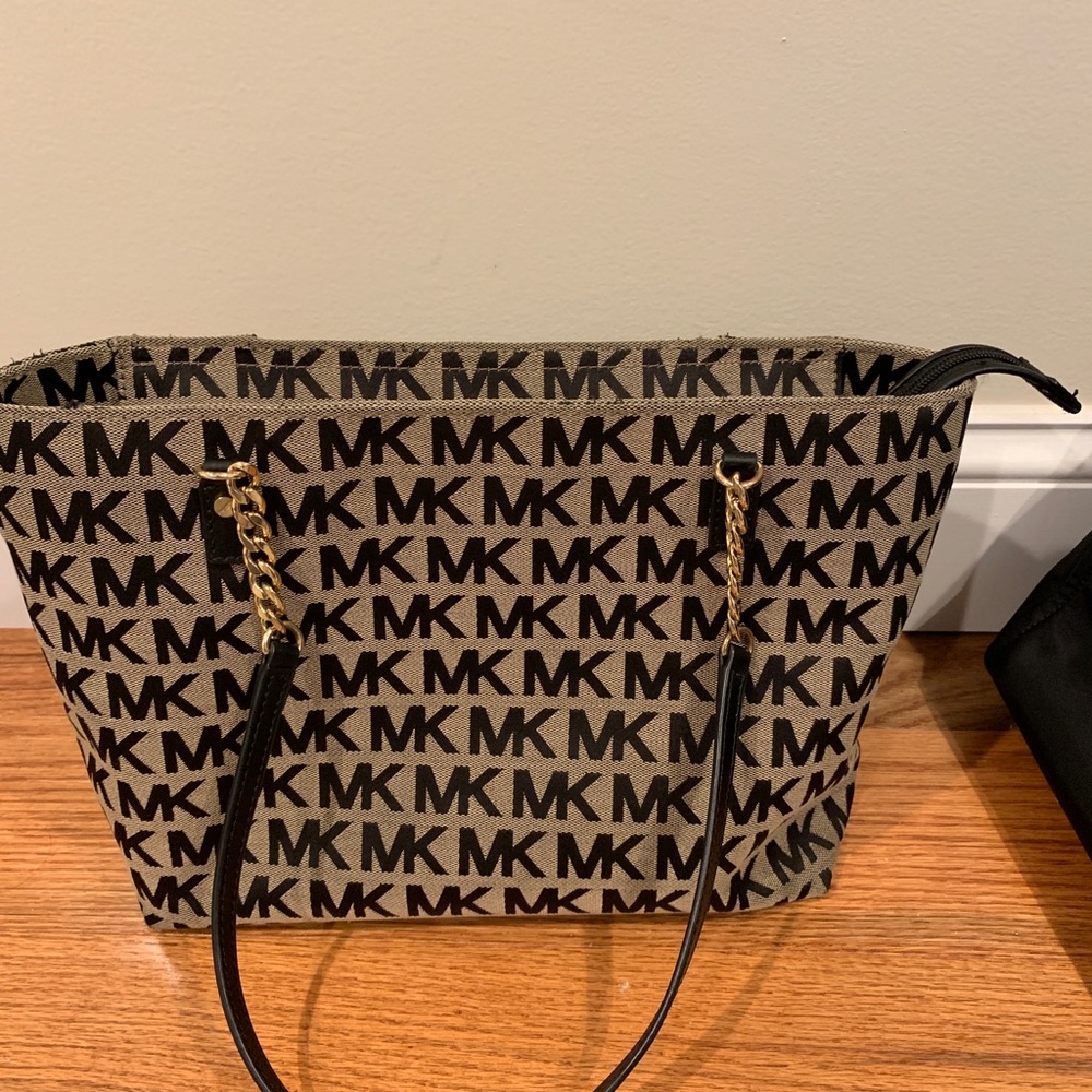 Micheal Kors Purse